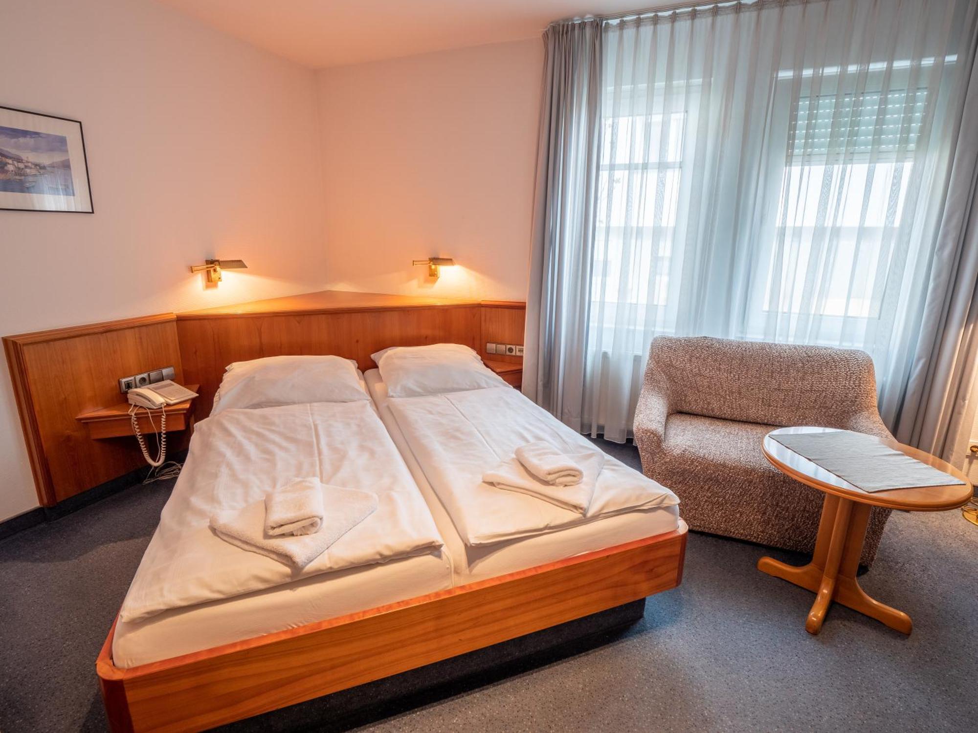 Hotel Pflum Mit Gaestehaus Nuertingen Chambre photo