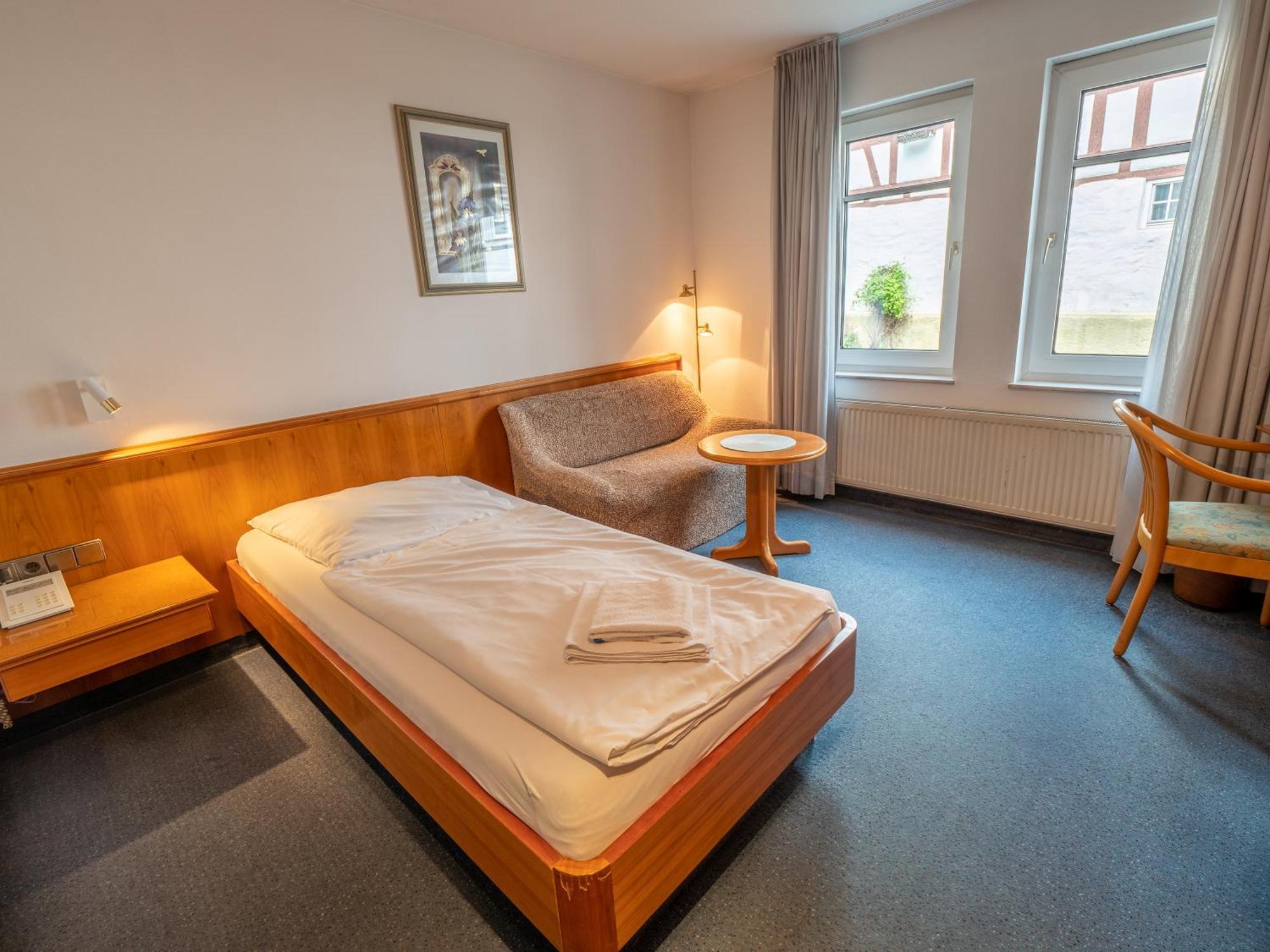 Hotel Pflum Mit Gaestehaus Nuertingen Extérieur photo