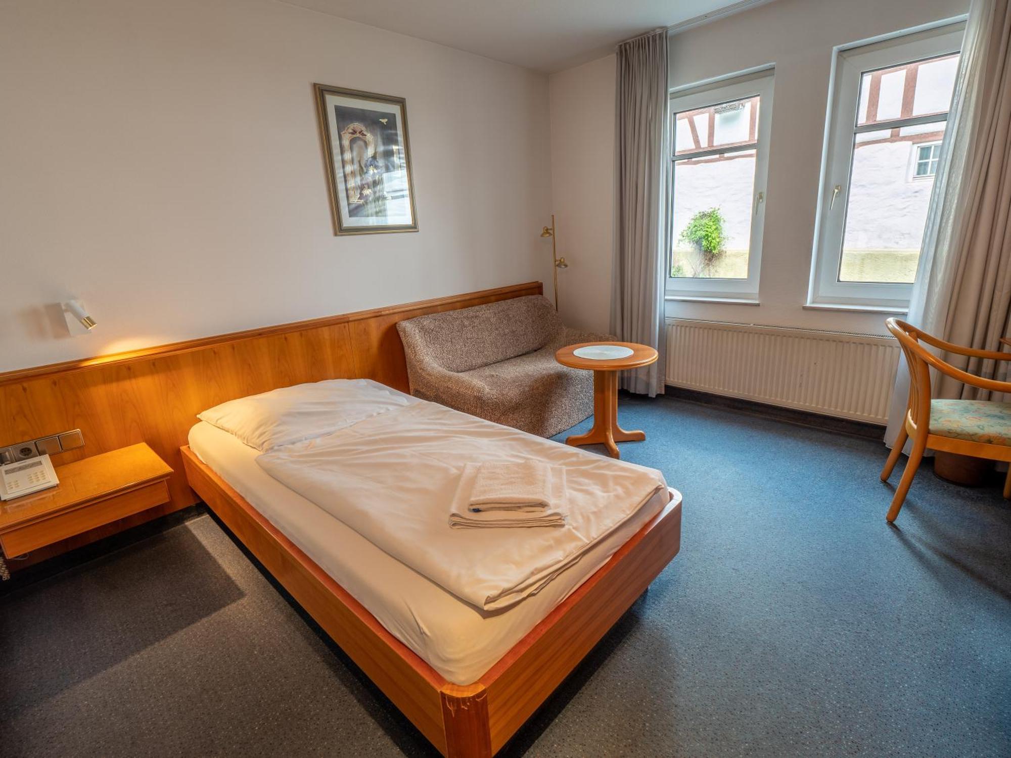 Hotel Pflum Mit Gaestehaus Nuertingen Extérieur photo
