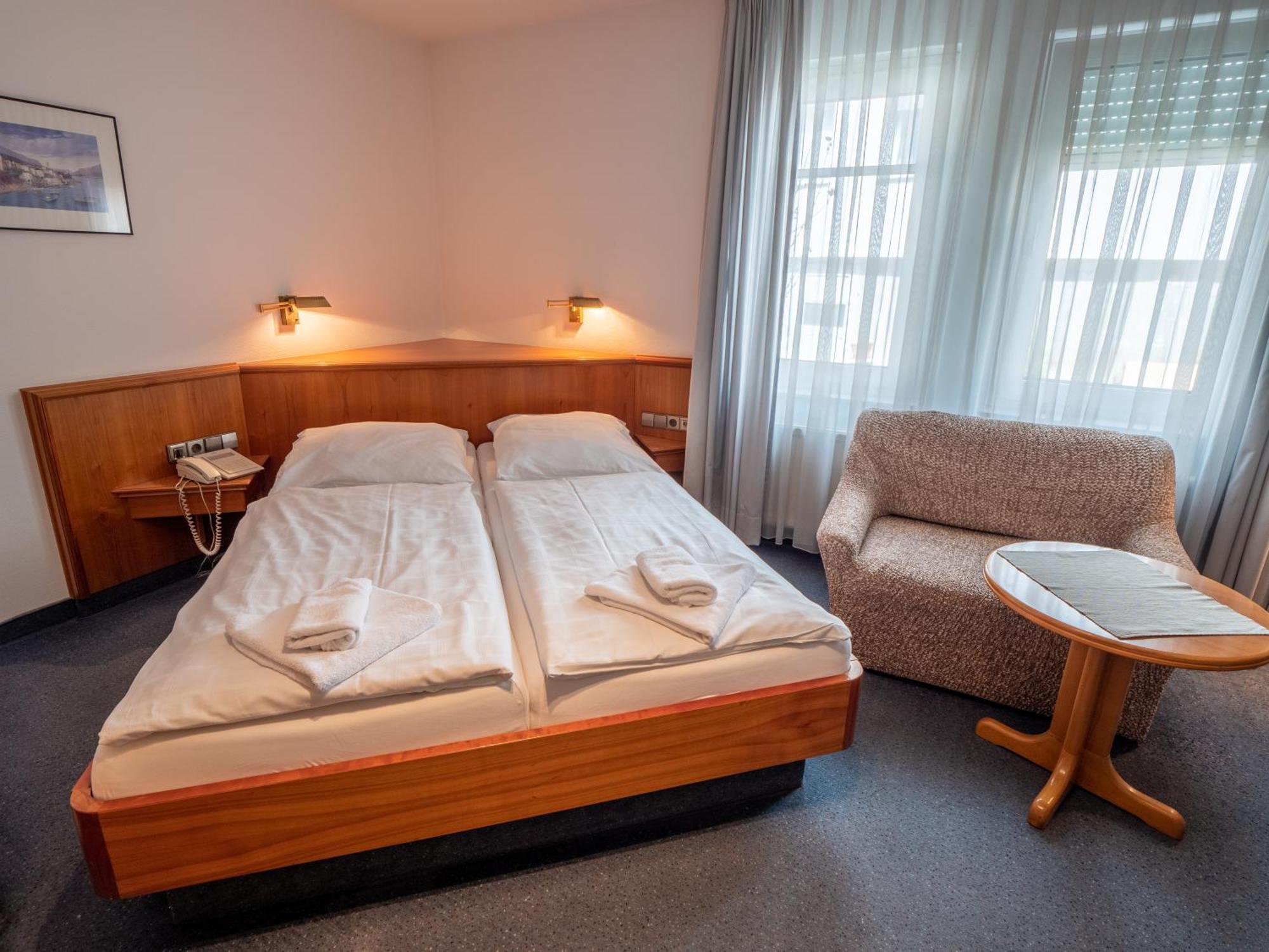 Hotel Pflum Mit Gaestehaus Nuertingen Chambre photo