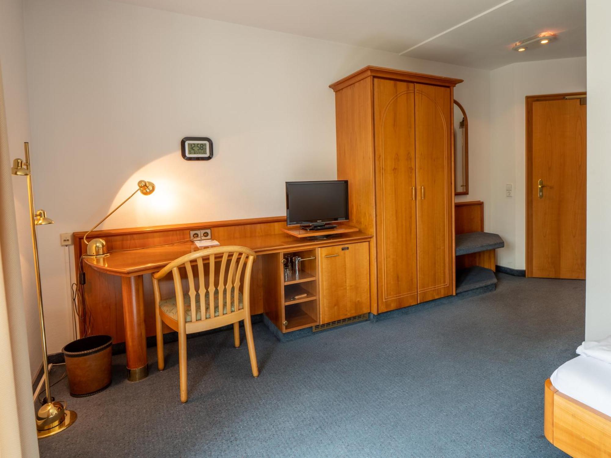 Hotel Pflum Mit Gaestehaus Nuertingen Extérieur photo
